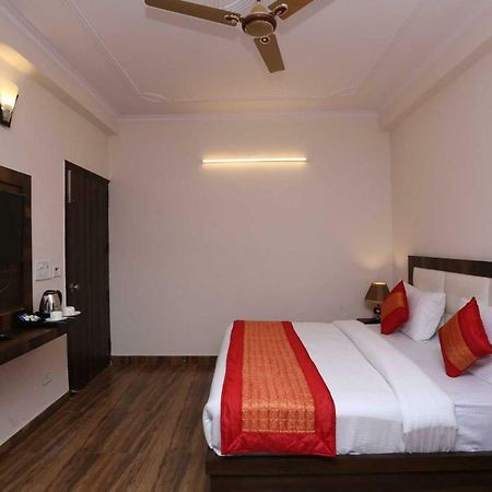 Hotel Sanca International Нью-Дели Экстерьер фото