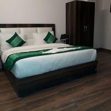 Hotel Sanca International Нью-Дели Экстерьер фото
