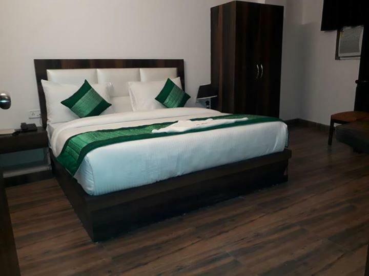Hotel Sanca International Нью-Дели Экстерьер фото